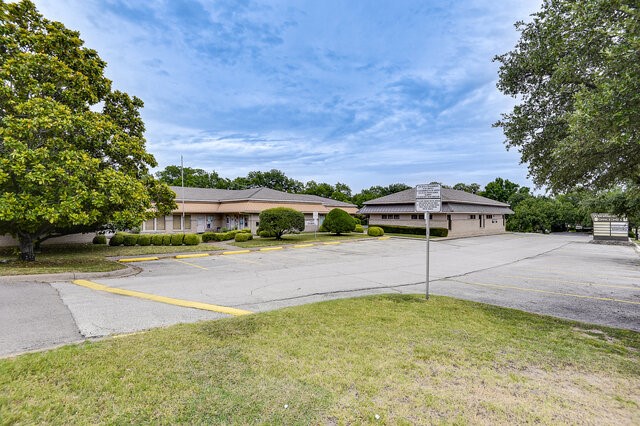 529 W Wheatland Road Duncanville TX 75116