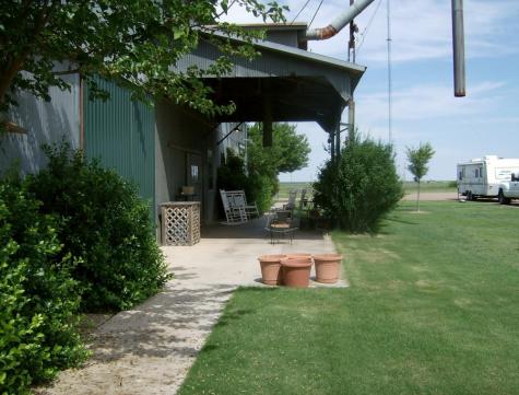 230 Market Street Quanah TX 79252