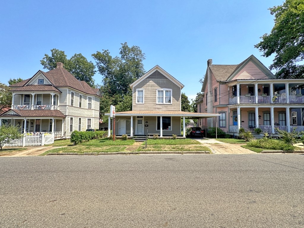 208 S Magnolia Street Palestine TX 75801