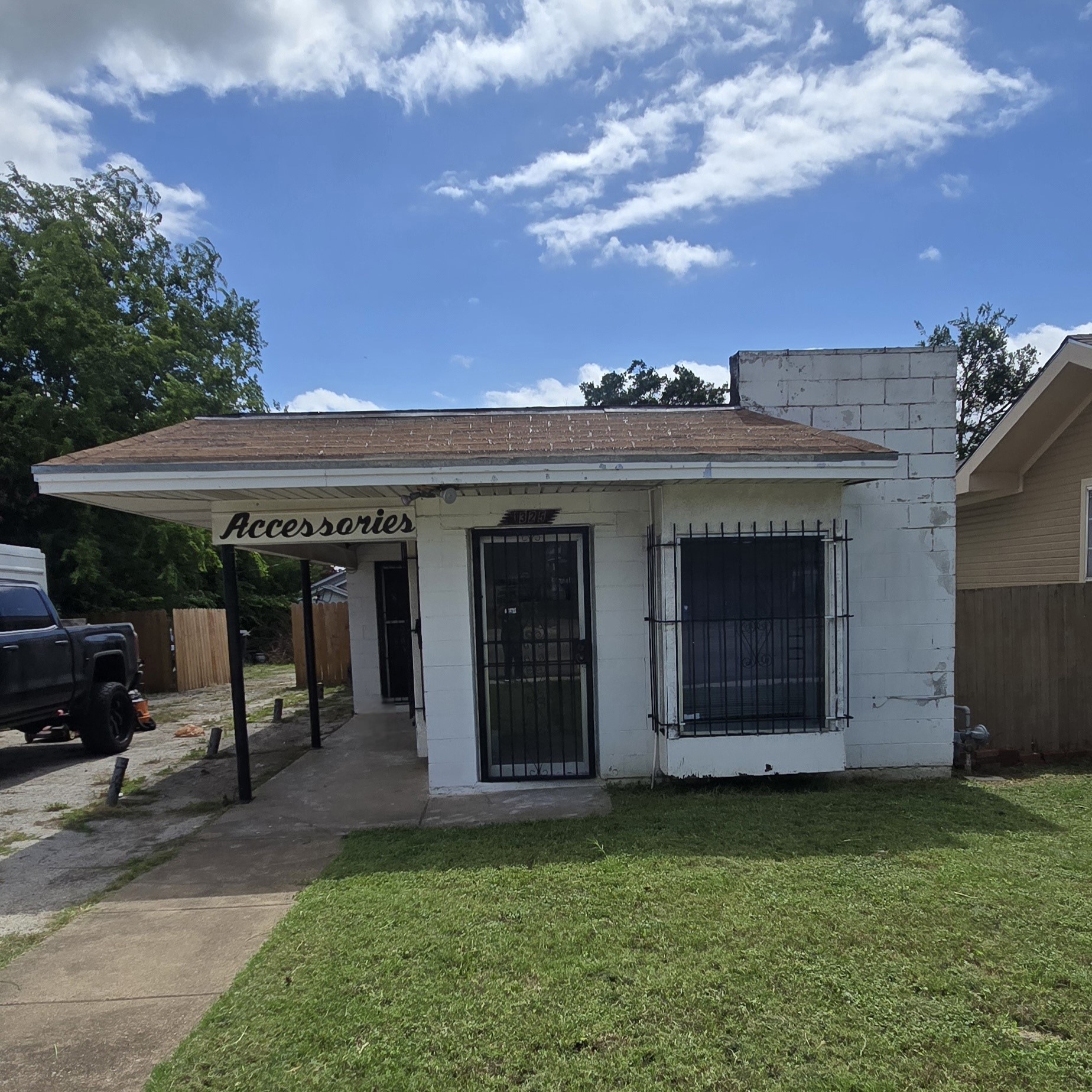 1325 S Riverside Drive Fort Worth TX 76104