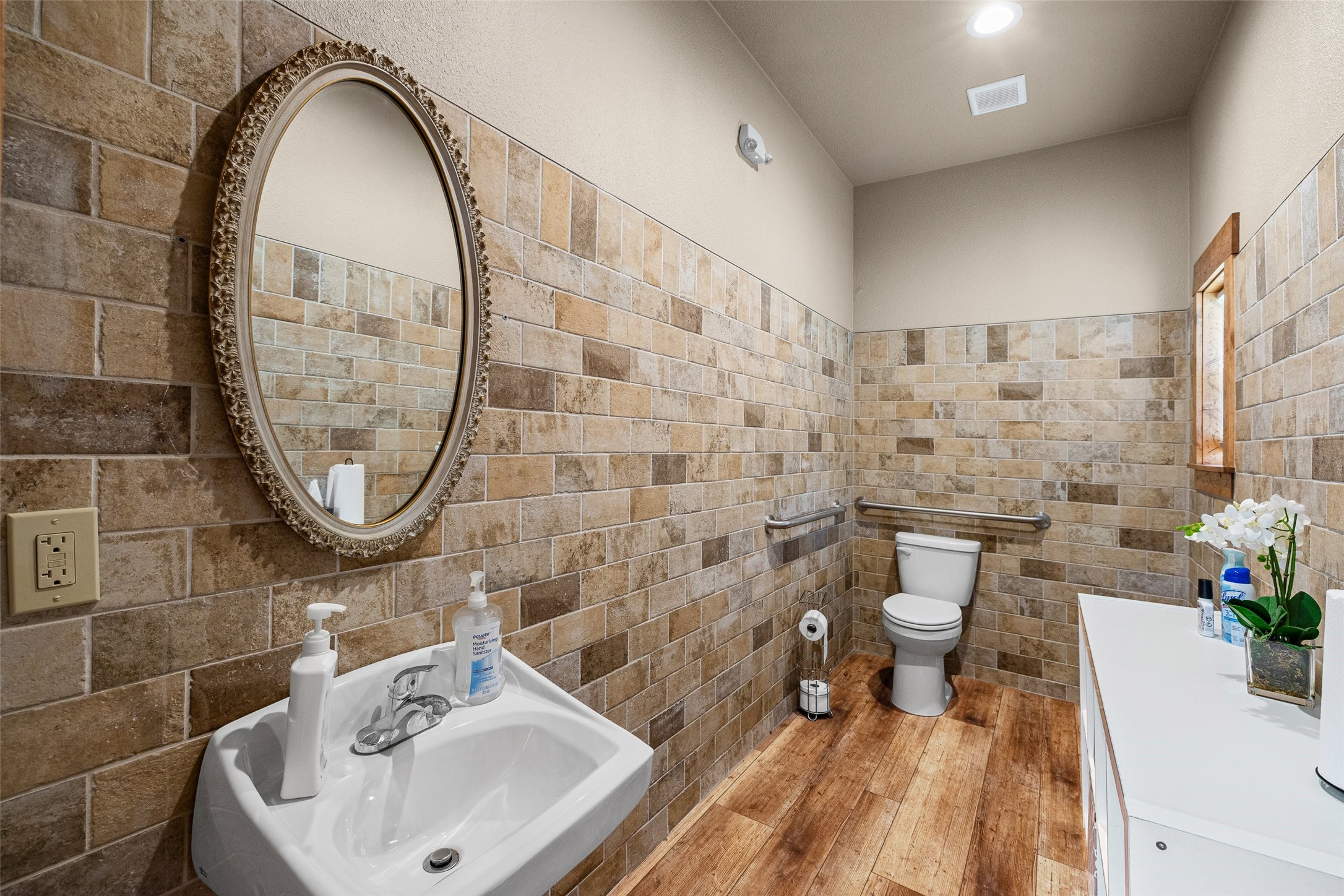 111 N Baker Street Granbury TX 76048
