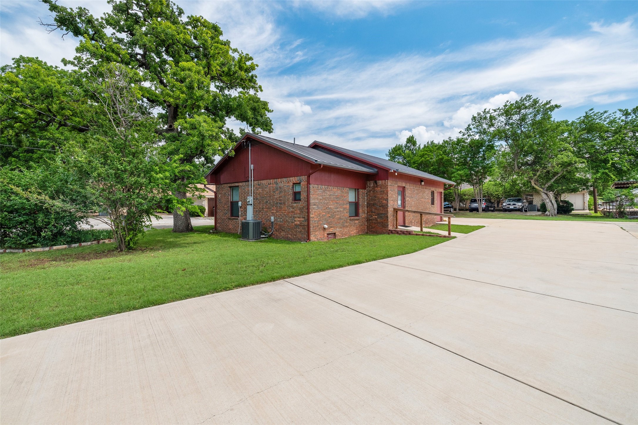 111 N Baker Street Granbury TX 76048