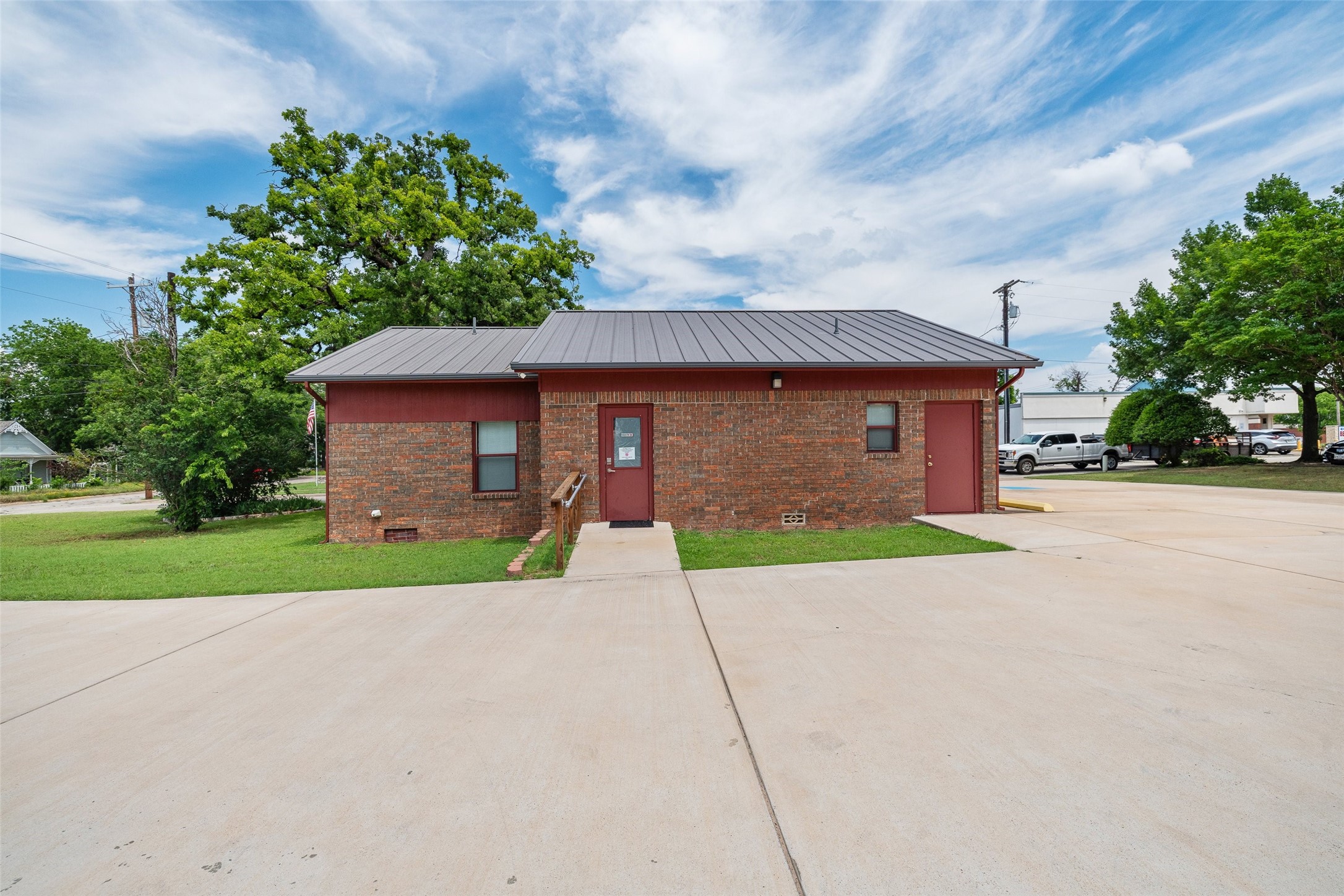 111 N Baker Street Granbury TX 76048
