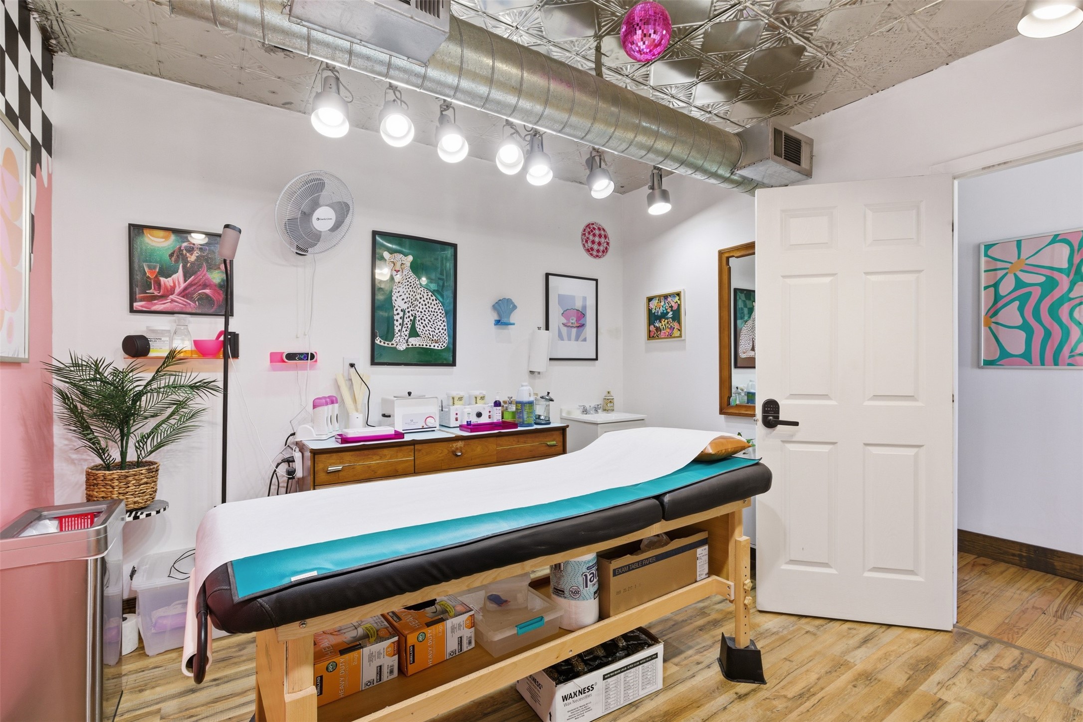 738 W Davis Street Dallas TX 75208