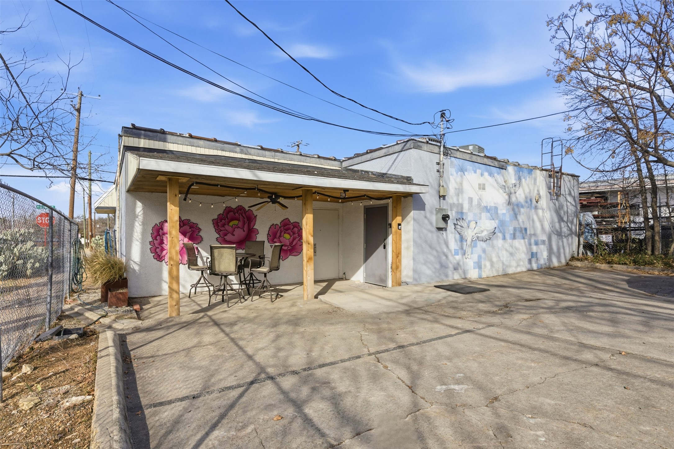 738 W Davis Street Dallas TX 75208