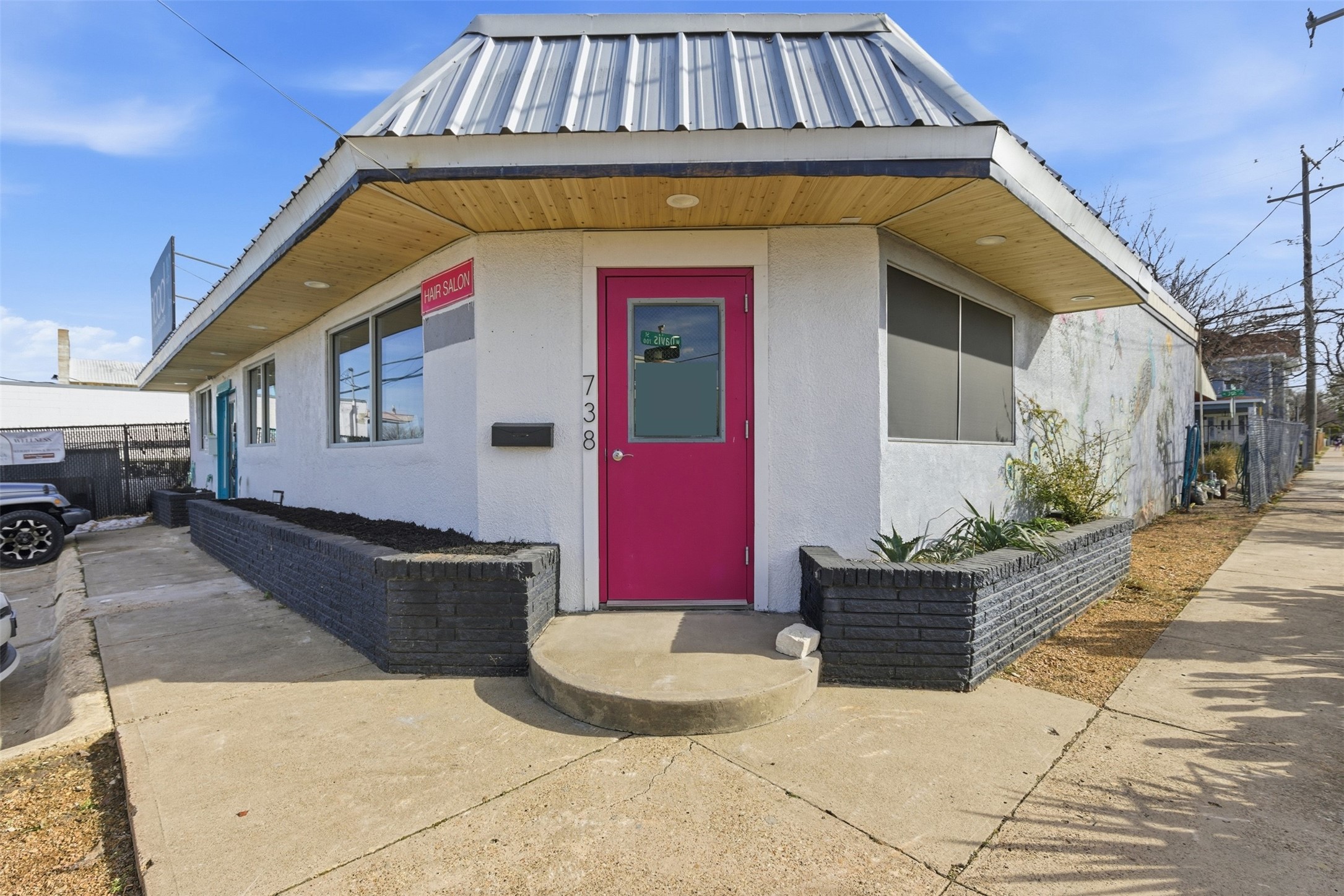 738 W Davis Street Dallas TX 75208