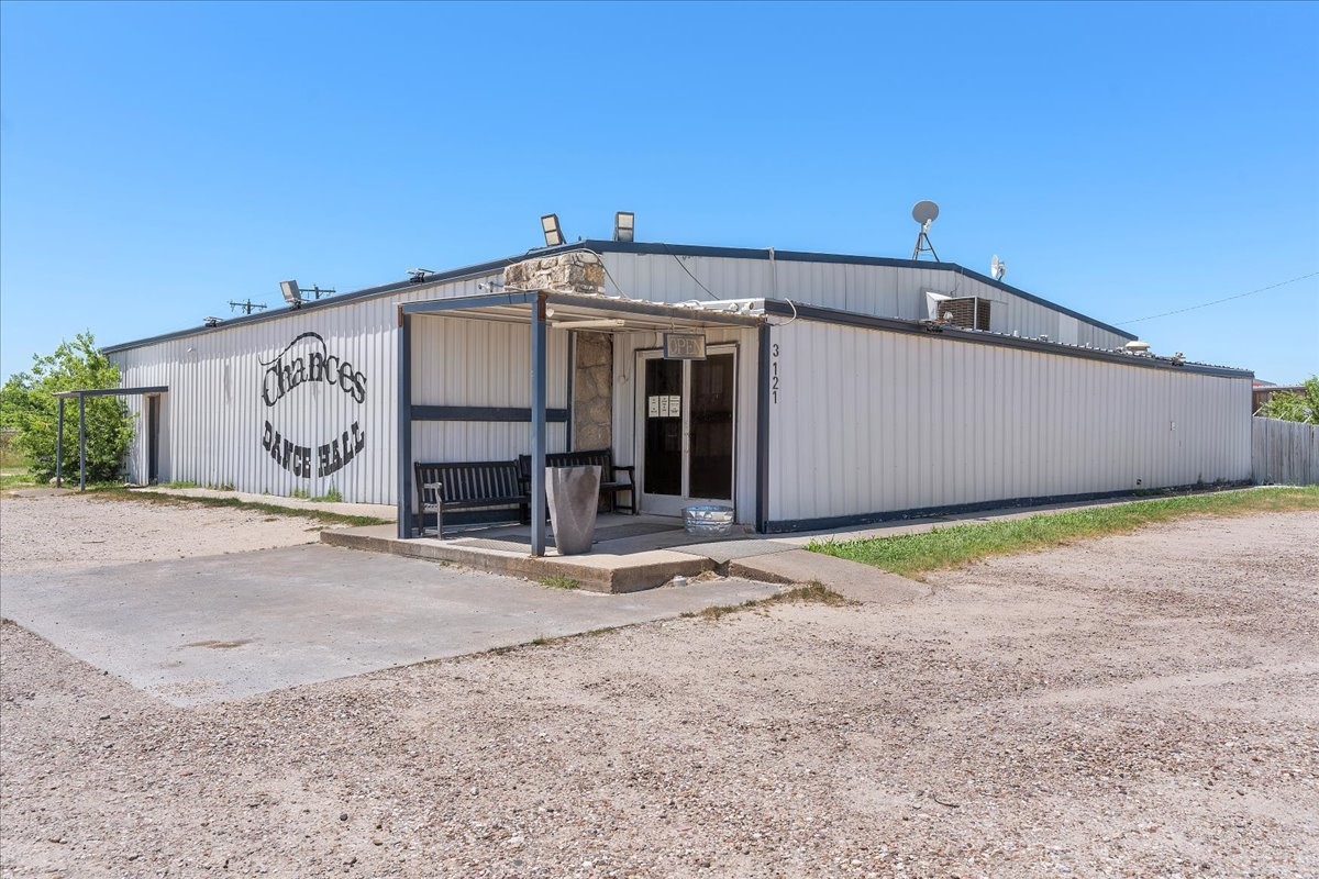 3121 N Main Street Cleburne TX 76033