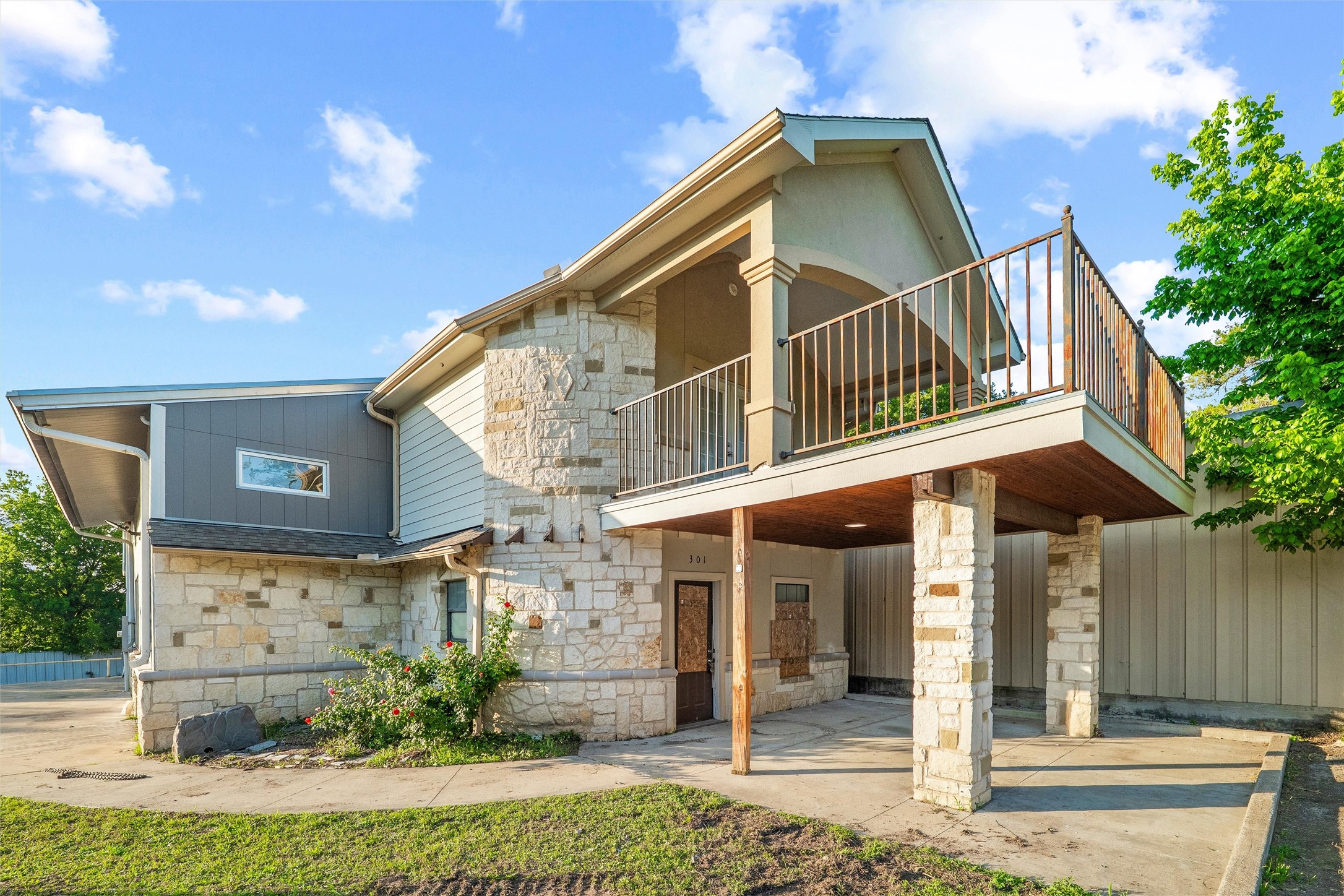301 E Dallas Street Hutchins TX 75141