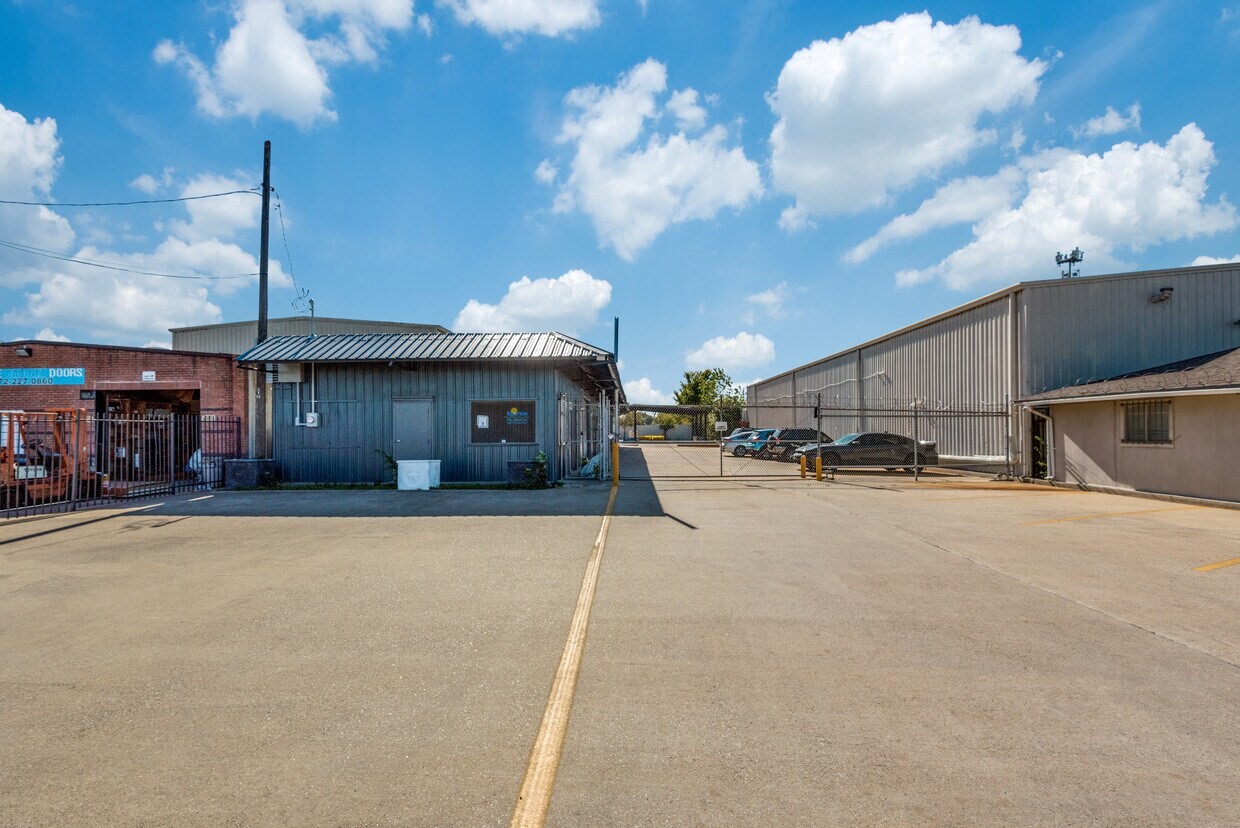 10820 C F Hawn Freeway Dallas TX 75217