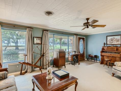 4260 Lasater Balch Springs TX 75181