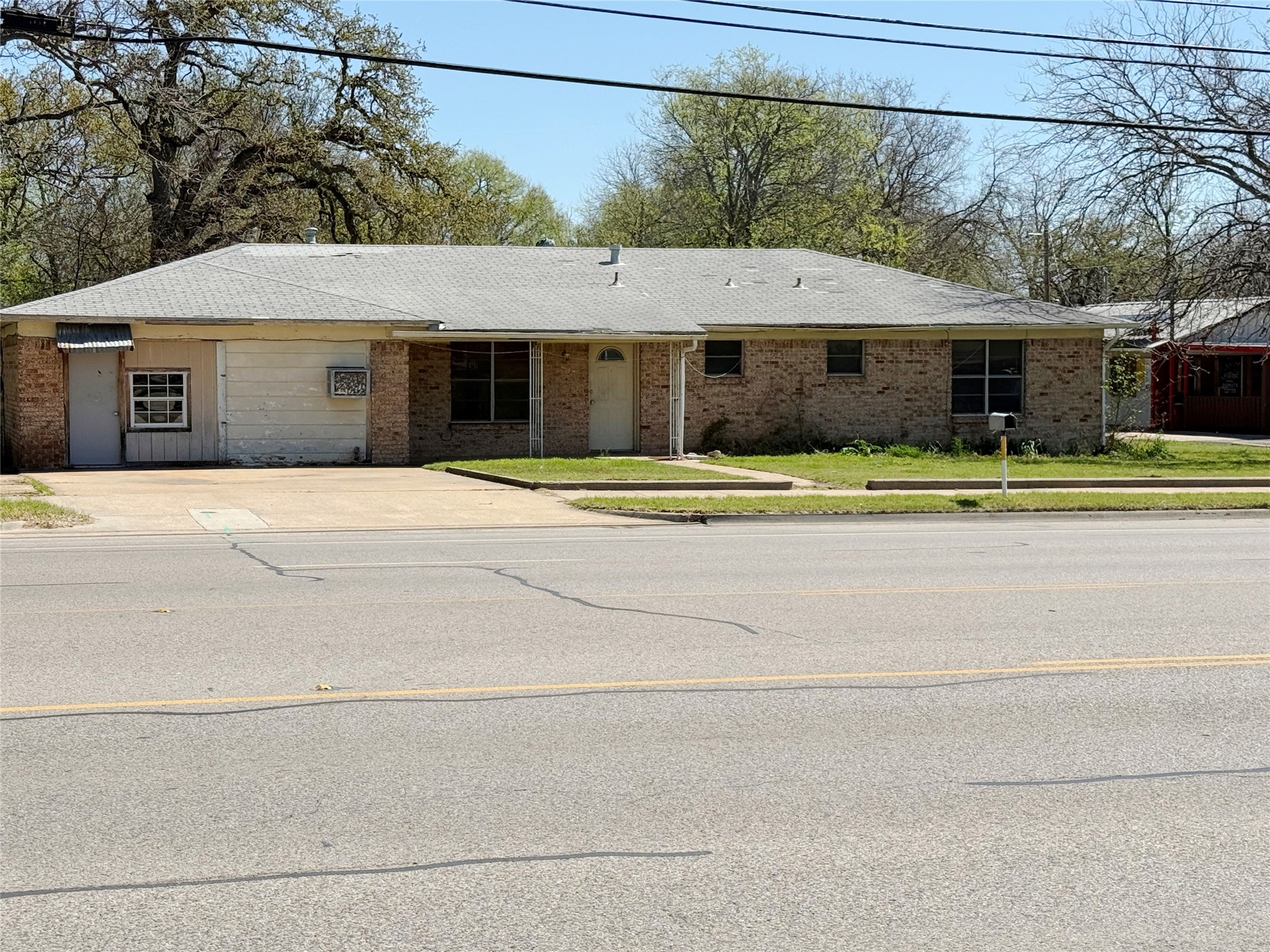 1110 N Main Street Weatherford TX 76086