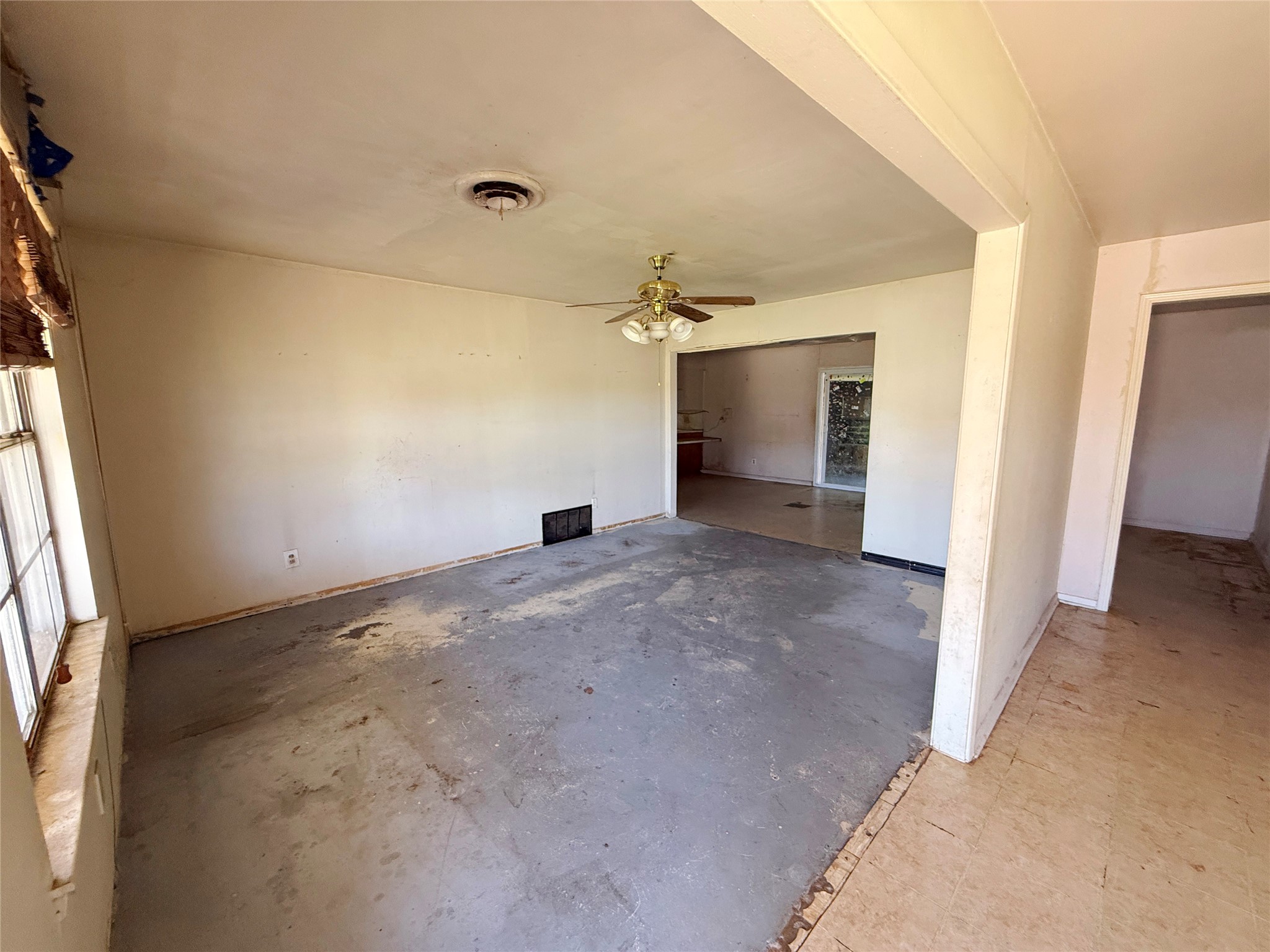 1110 N Main Street Weatherford TX 76086