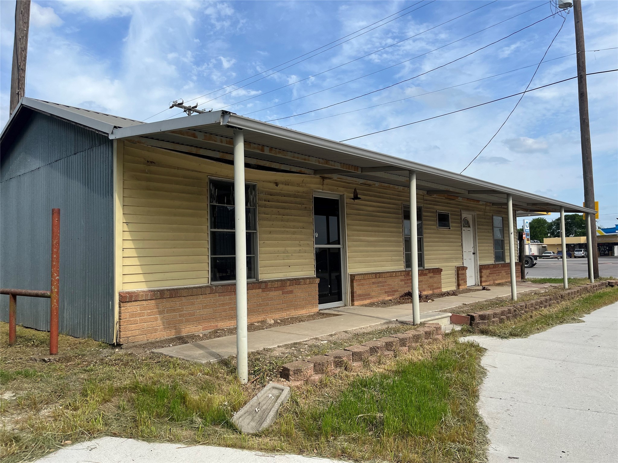 106 N Front Street Mart TX 76664