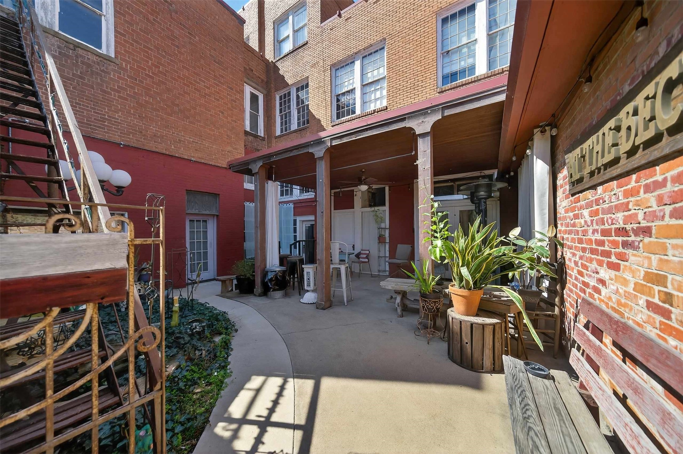 115 E Commerce Street Mineola TX 75773
