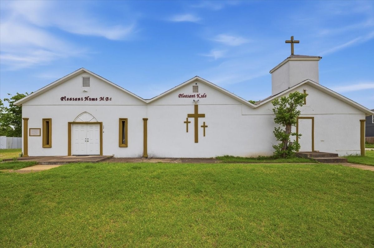 1700 E Davis Avenue Fort Worth TX 76104