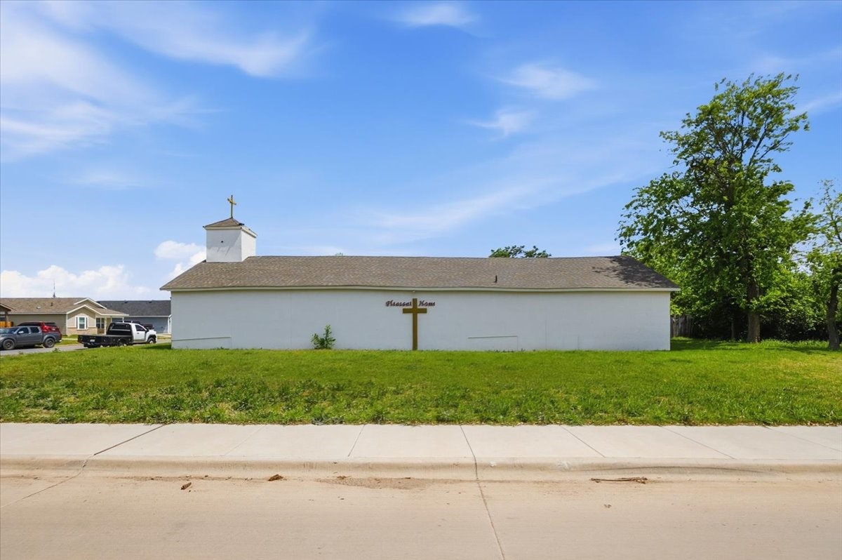 1700 E Davis Avenue Fort Worth TX 76104