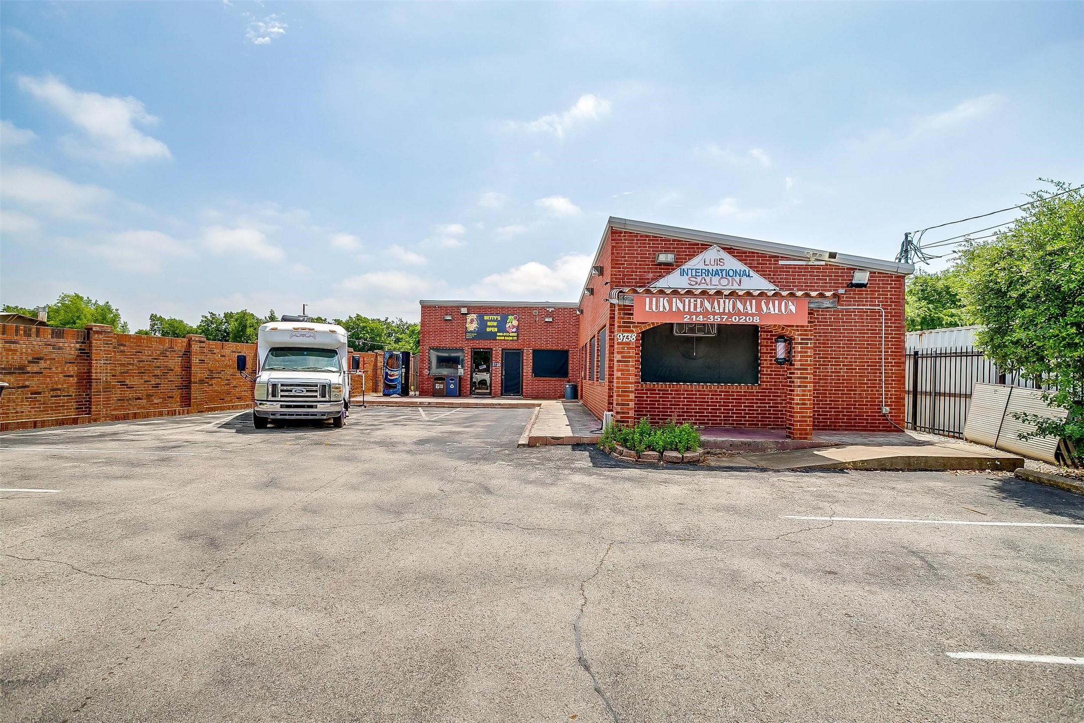 9738 Brockbank Drive Dallas TX 75220