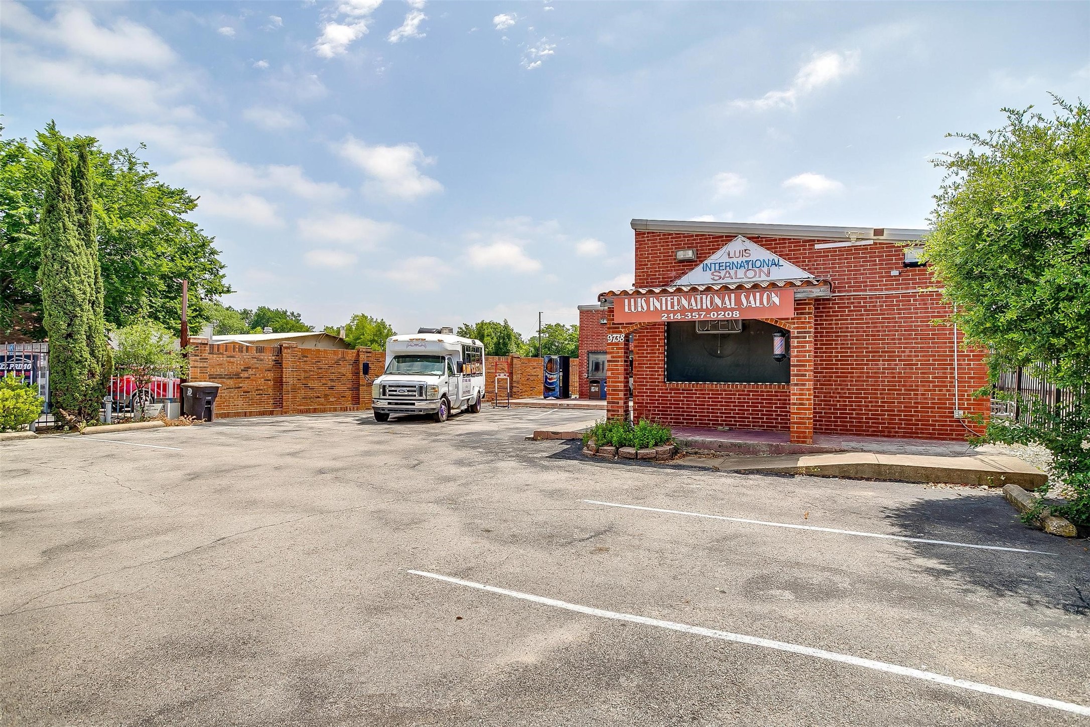 9738 Brockbank Drive Dallas TX 75220