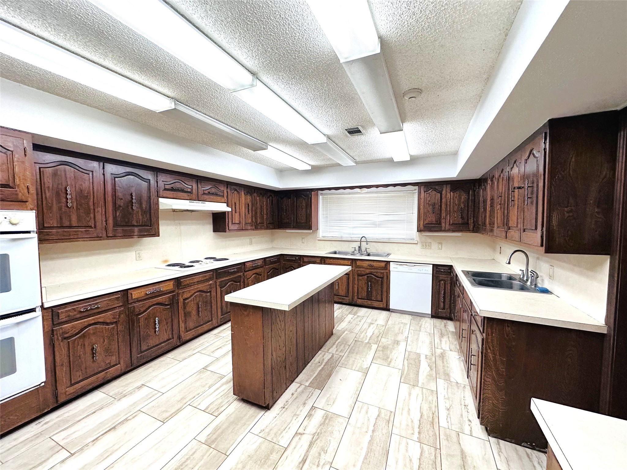 722 E Wheatland Road Duncanville TX 75116