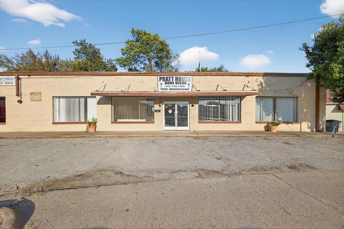 1010 N Dallas Avenue N Lancaster TX 75146
