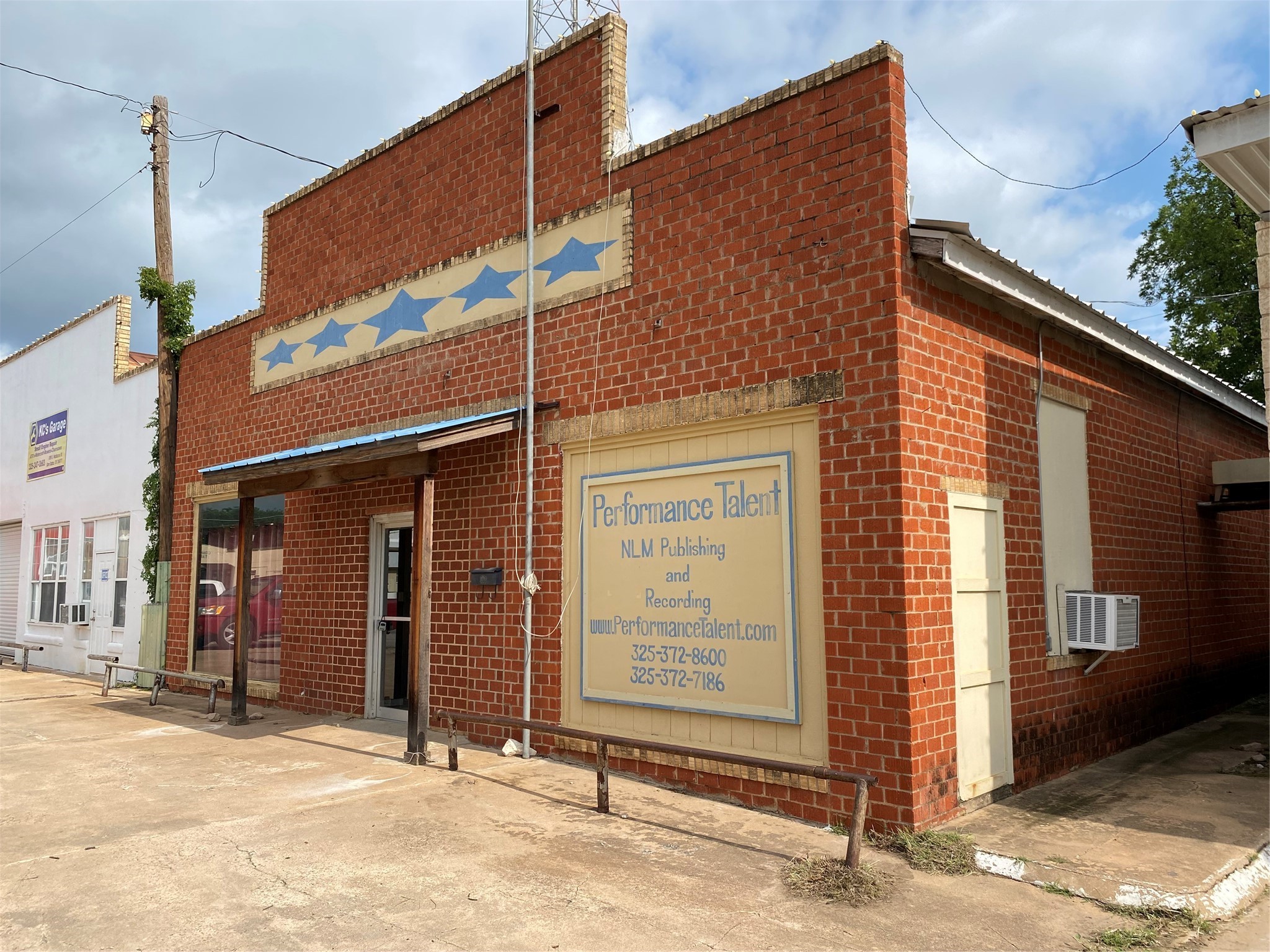 111 E Wallace Highway San Saba TX 76877
