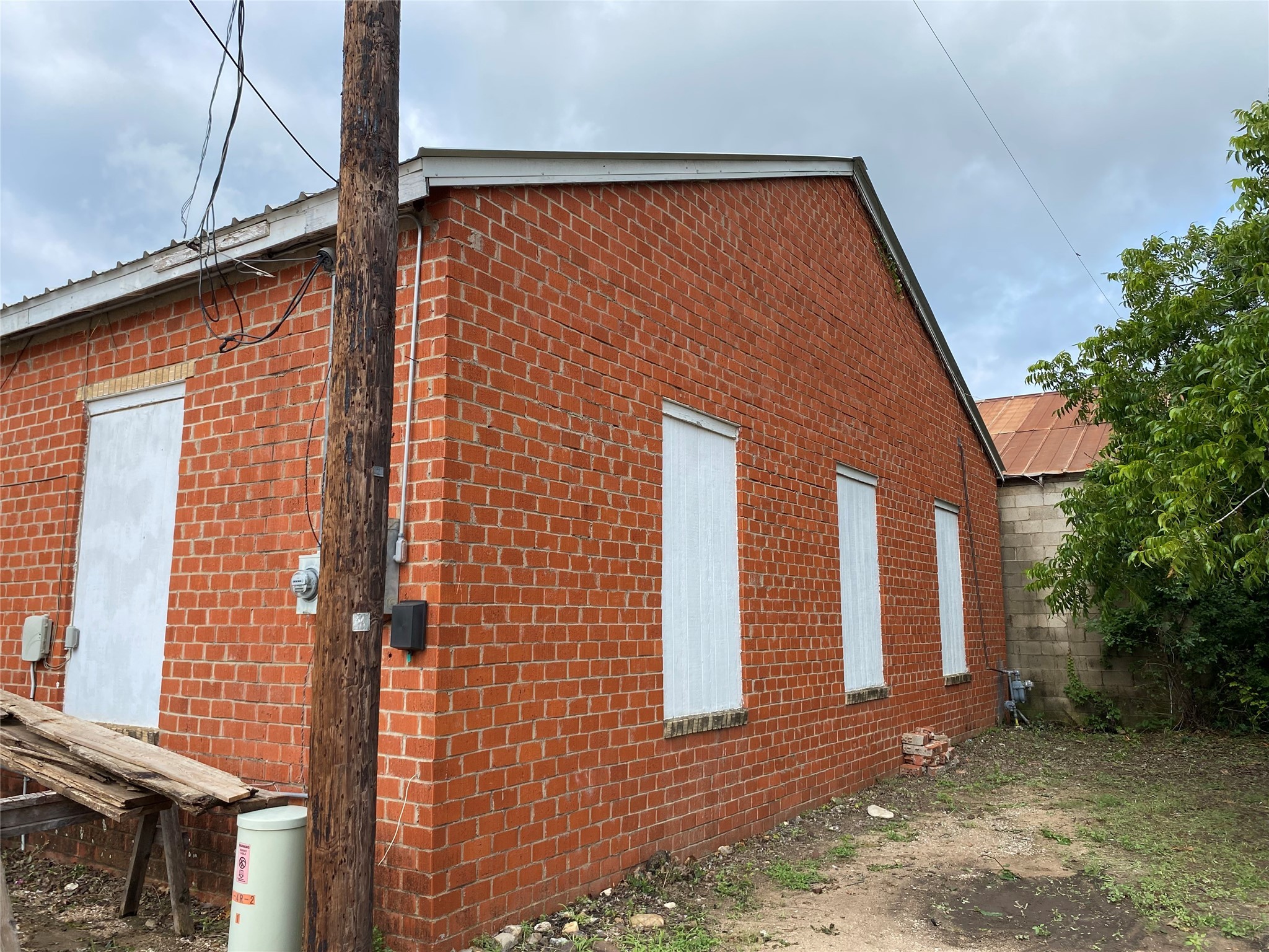 111 E Wallace Highway San Saba TX 76877