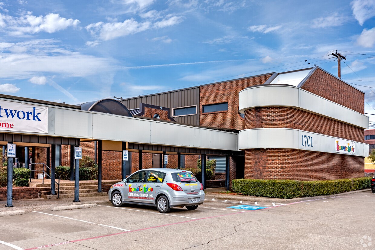1701 N Hampton Road Desoto TX 75115