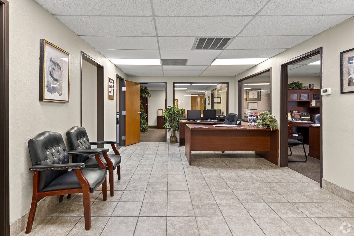 1701 N Hampton Road Desoto TX 75115