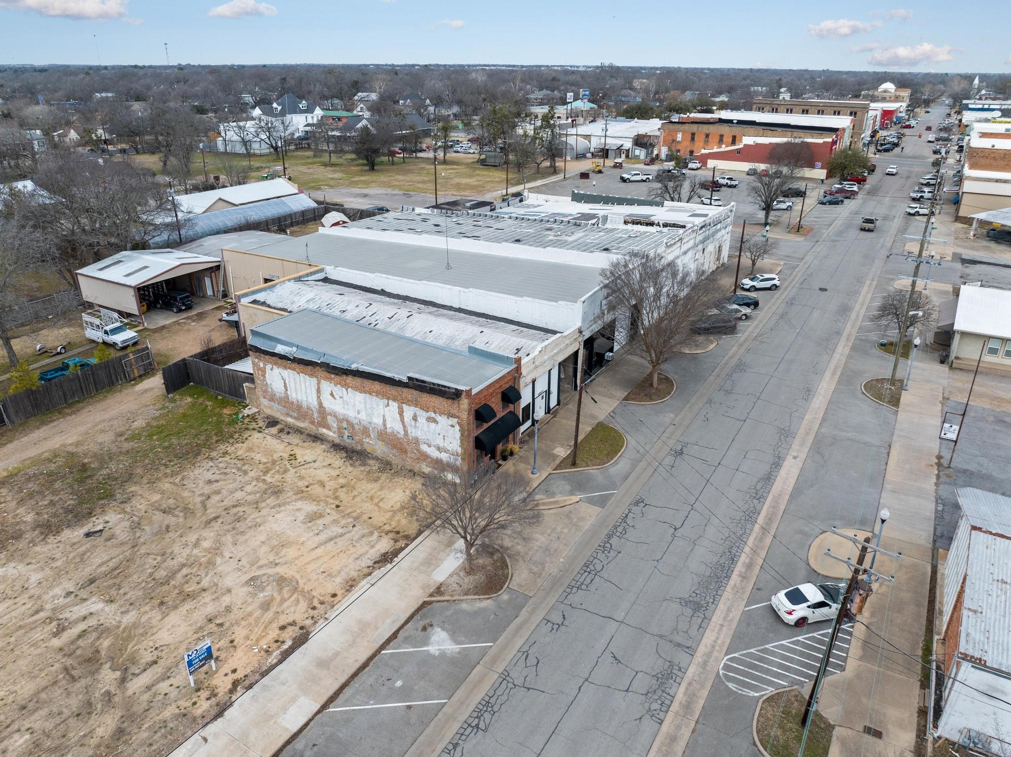 211 N Main Street Bonham TX 75418