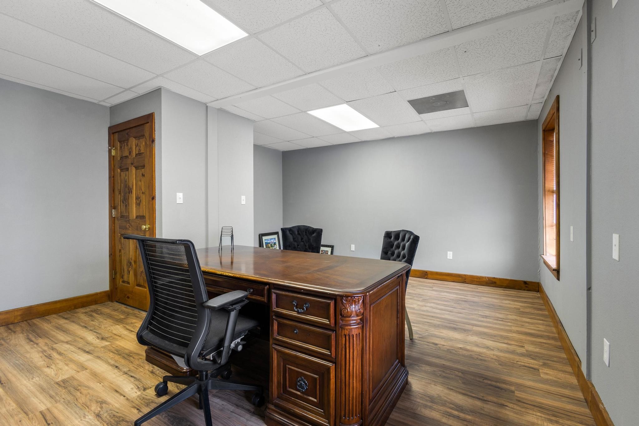 211 N Main Street Bonham TX 75418