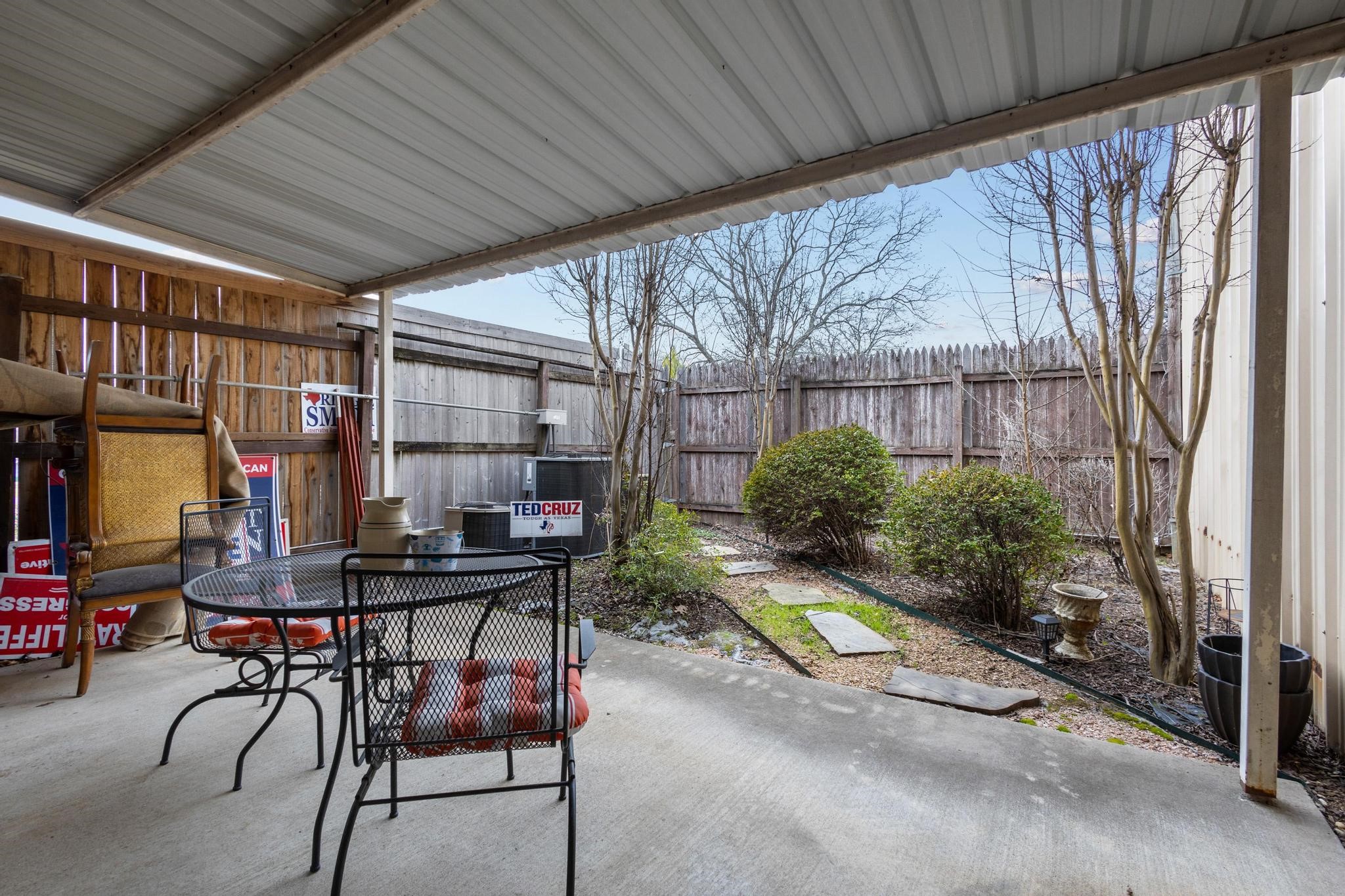 211 N Main Street Bonham TX 75418