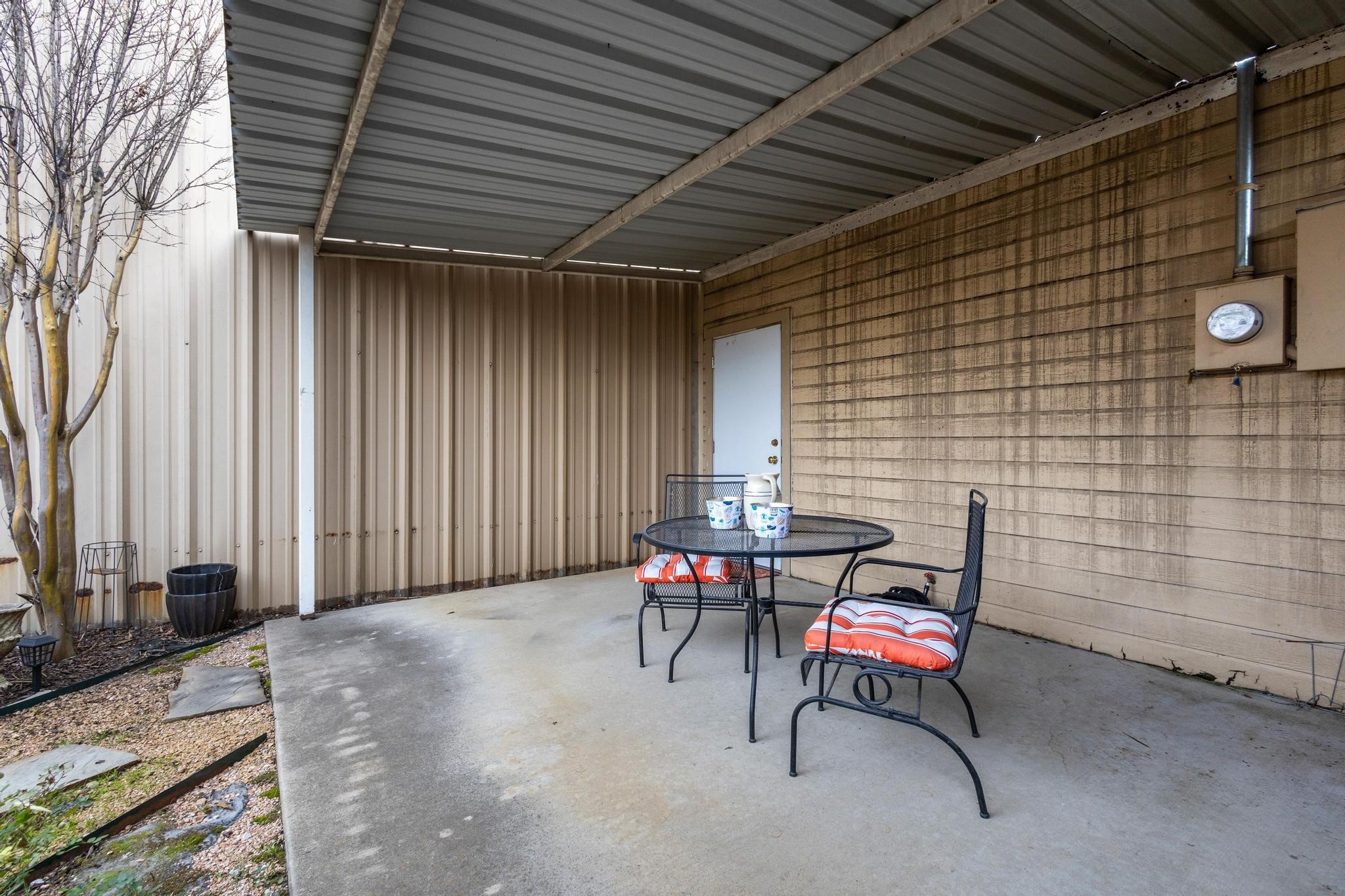 211 N Main Street Bonham TX 75418