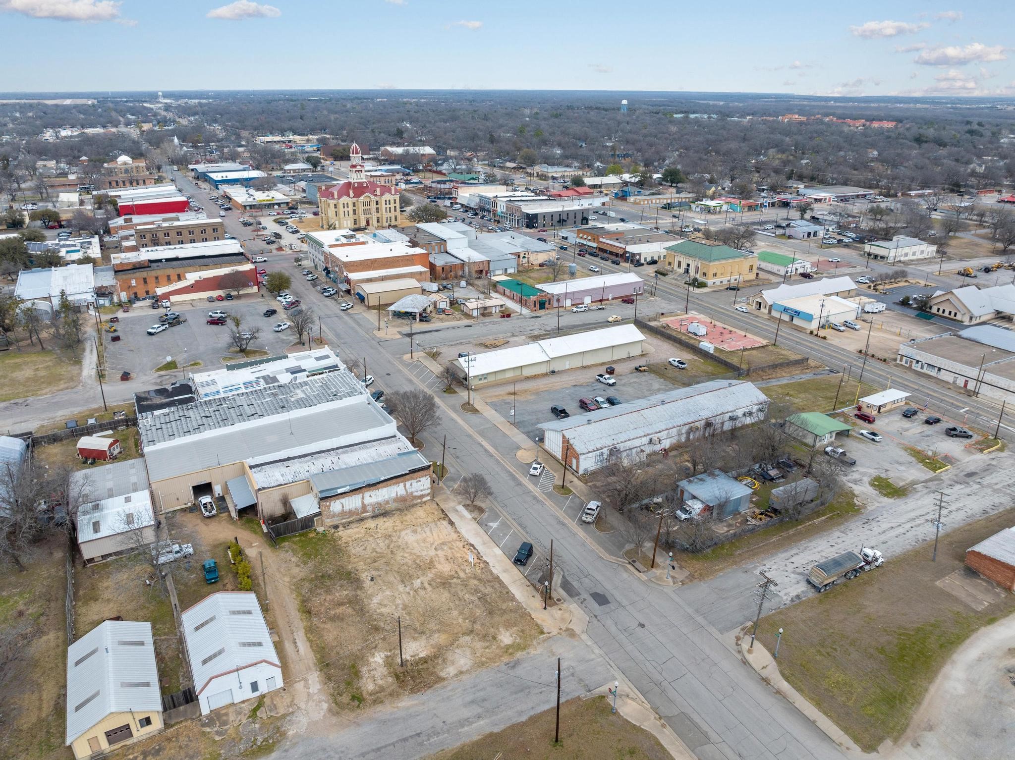 211 N Main Street Bonham TX 75418