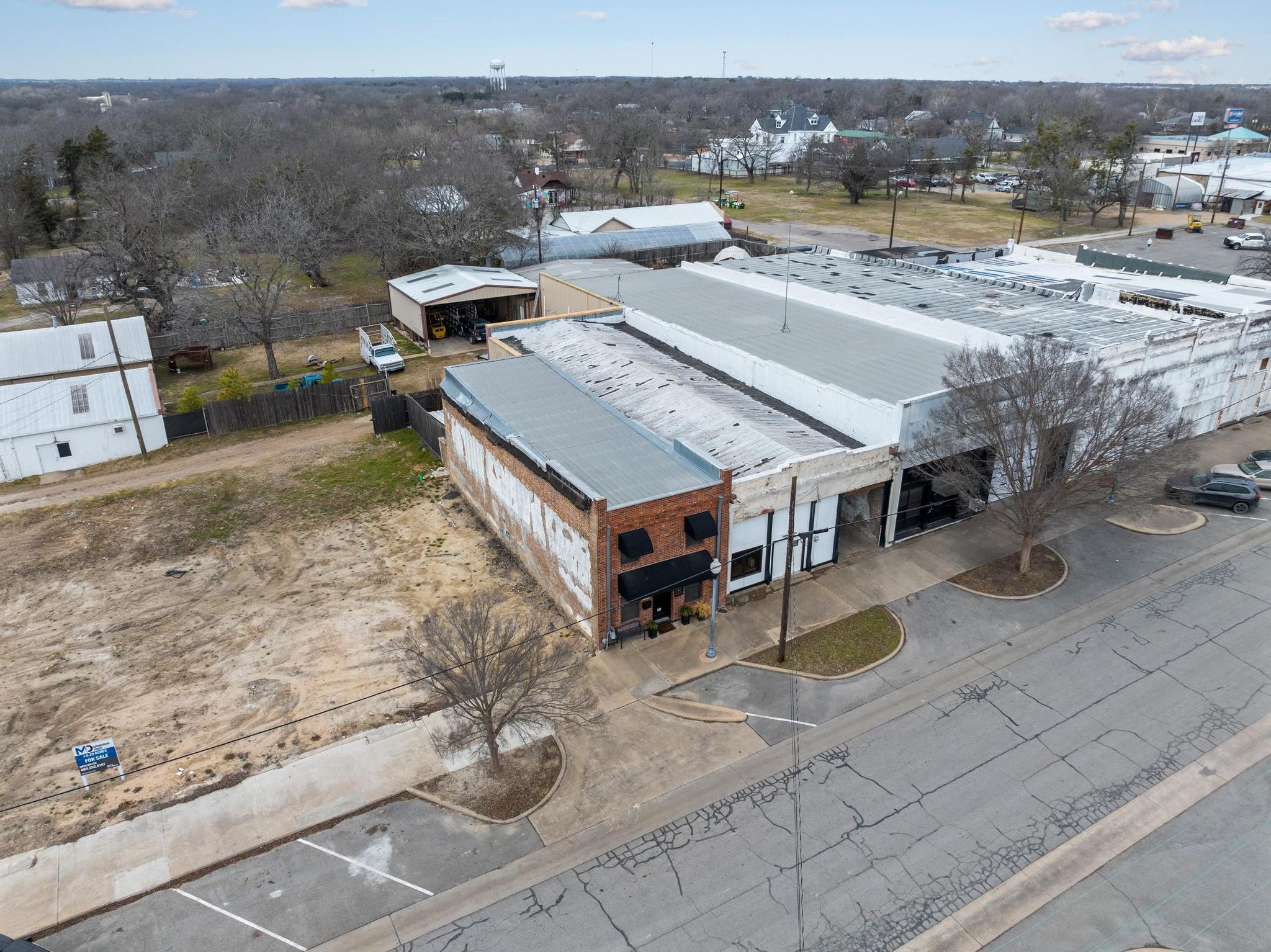 211 N Main Street Bonham TX 75418