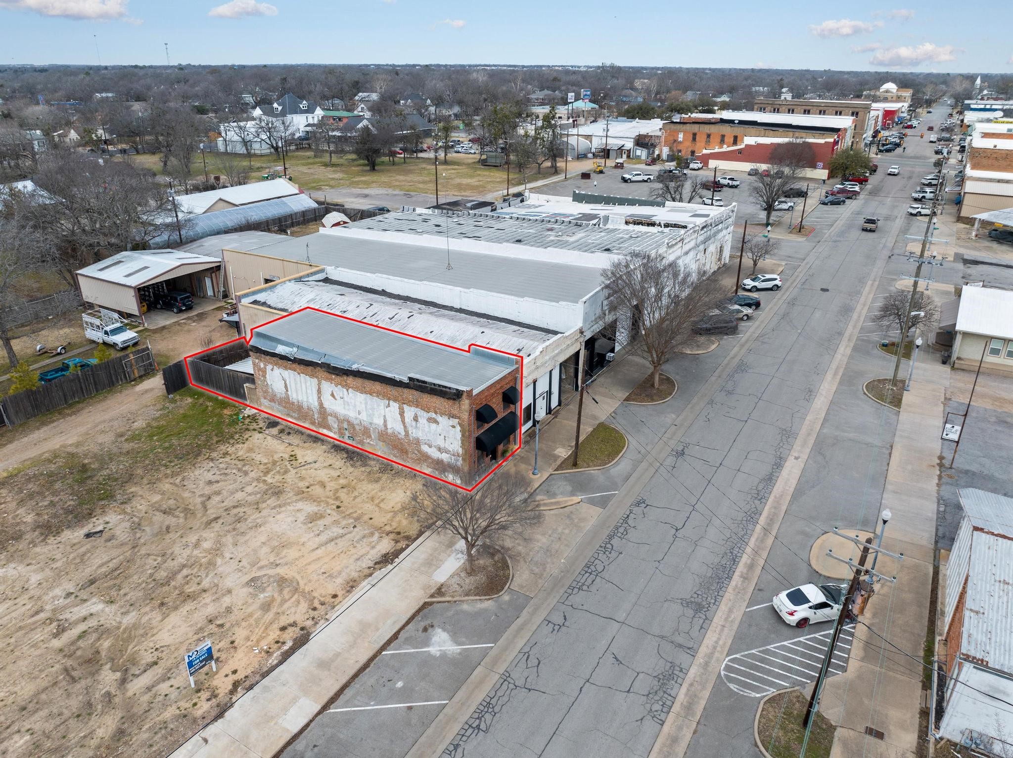 211 N Main Street Bonham TX 75418