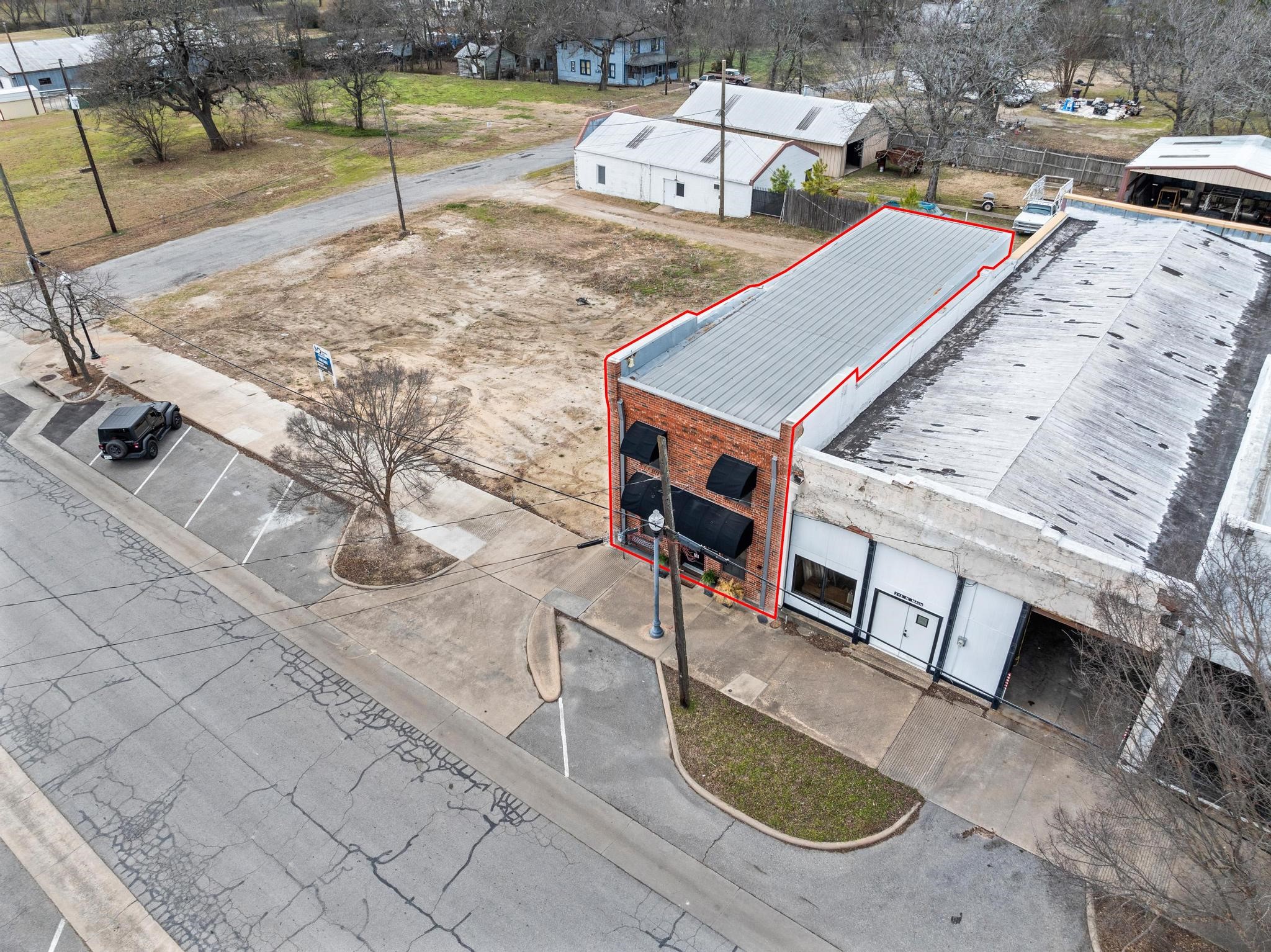 211 N Main Street Bonham TX 75418