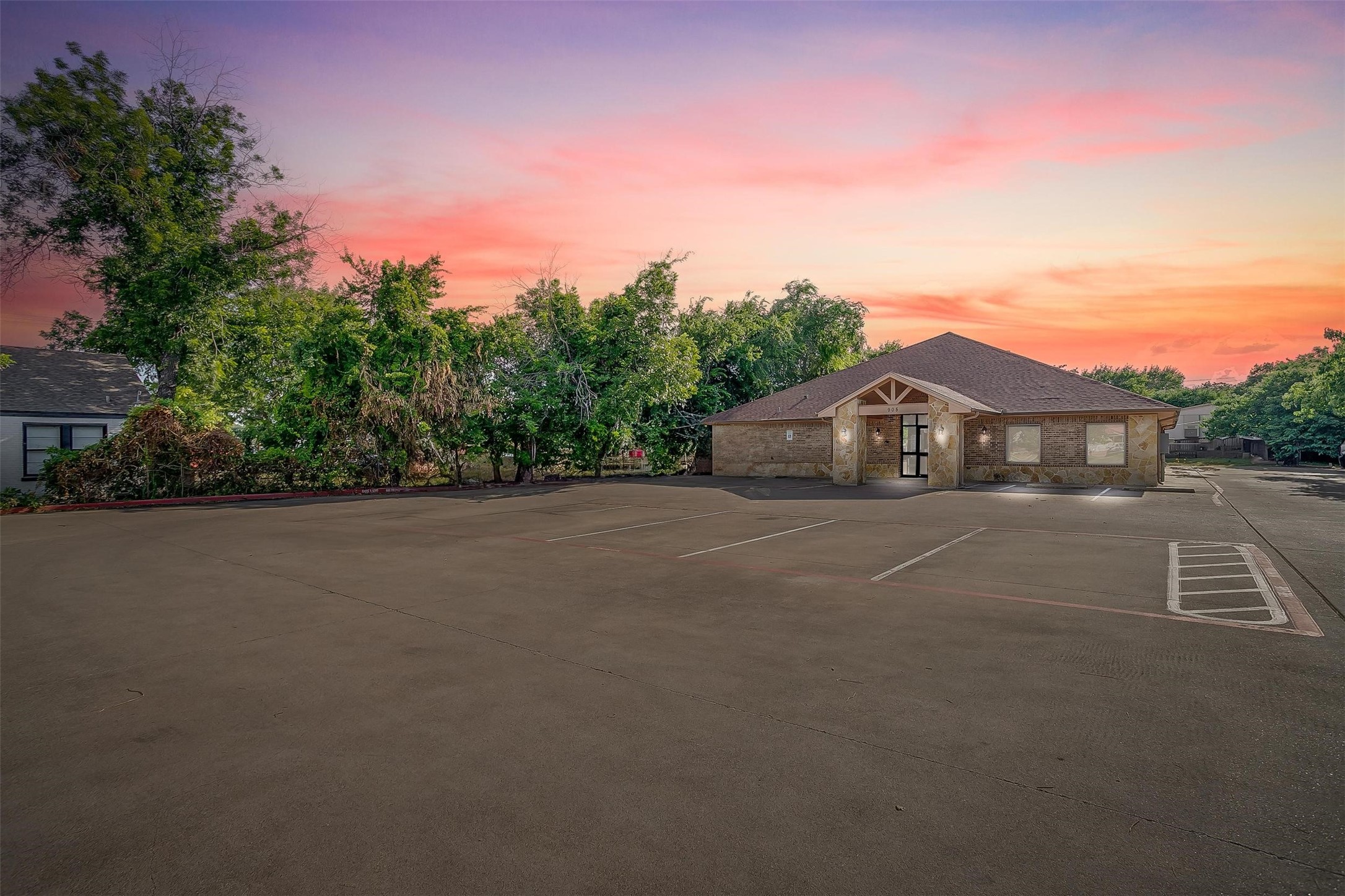 905 Roberts Cut Off River Oaks TX 76114