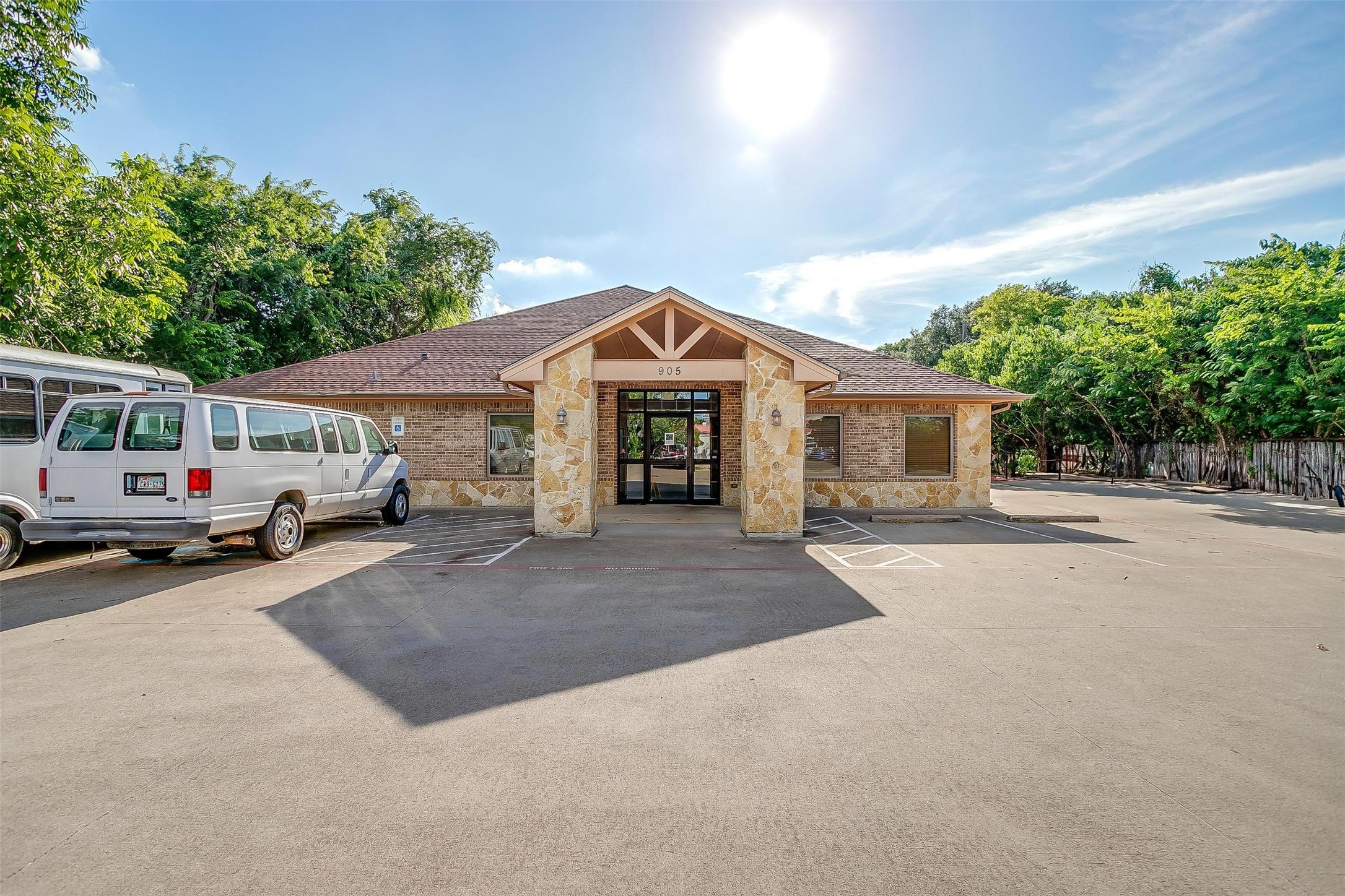 905 Roberts Cut Off River Oaks TX 76114
