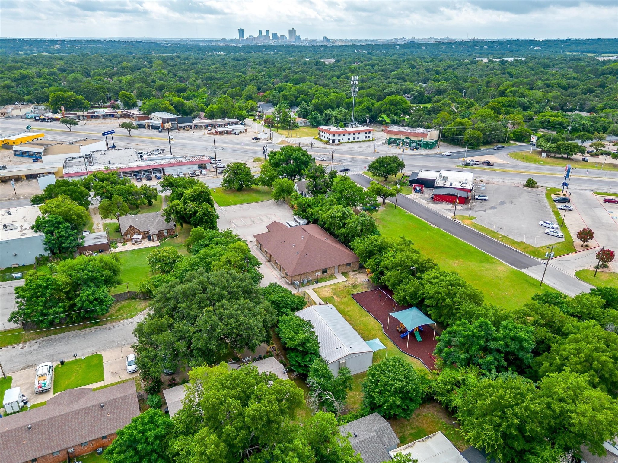 905 Roberts Cut Off River Oaks TX 76114