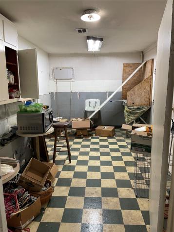 510 E Oak Street West TX 76691