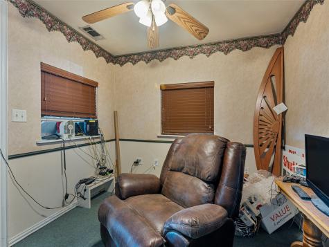 700 S Interstate Highway 45 Ennis TX 75119