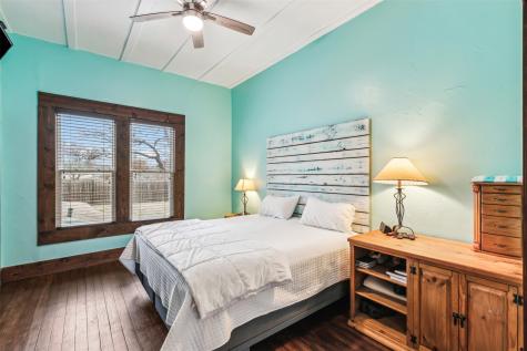 512 N Travis Street Granbury TX 76048