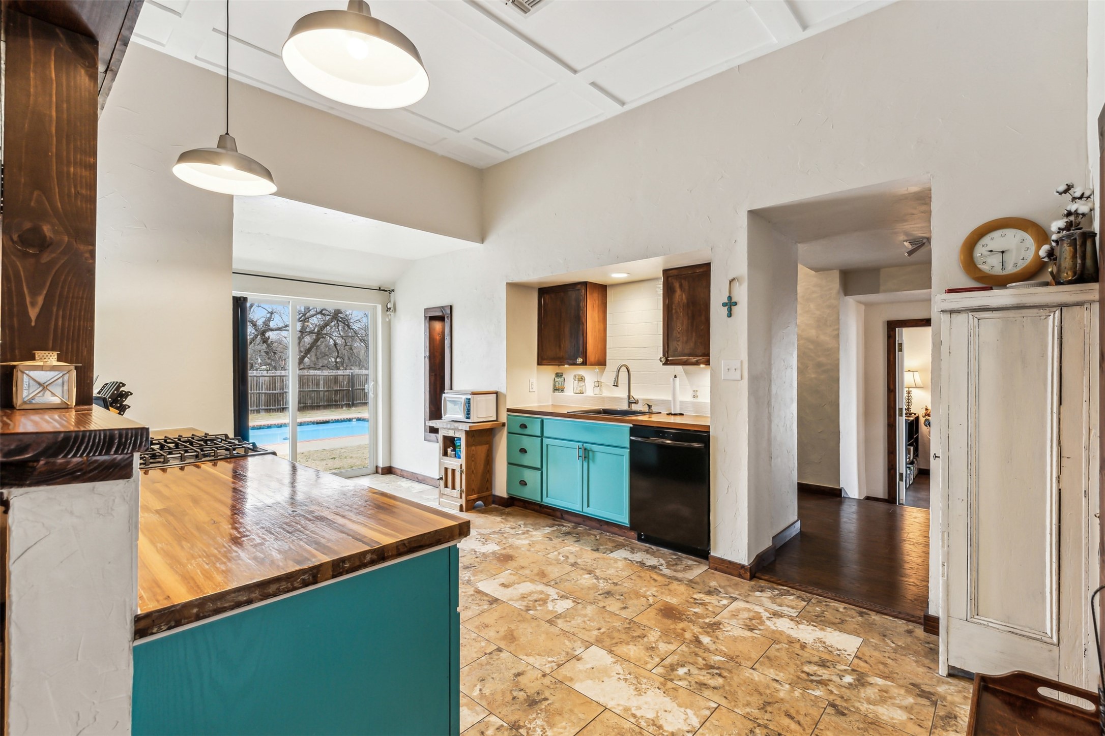 512 N Travis Street Granbury TX 76048