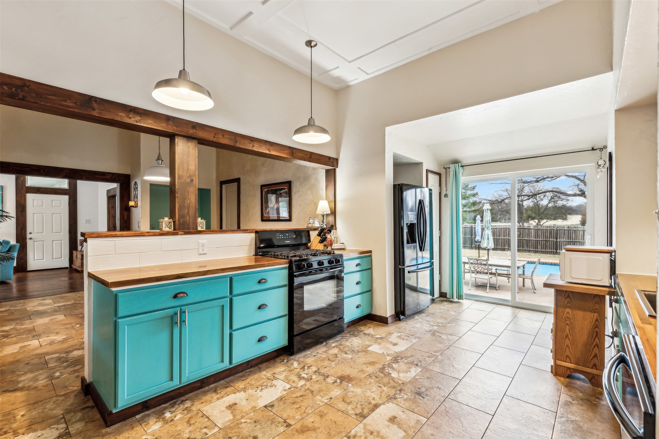512 N Travis Street Granbury TX 76048