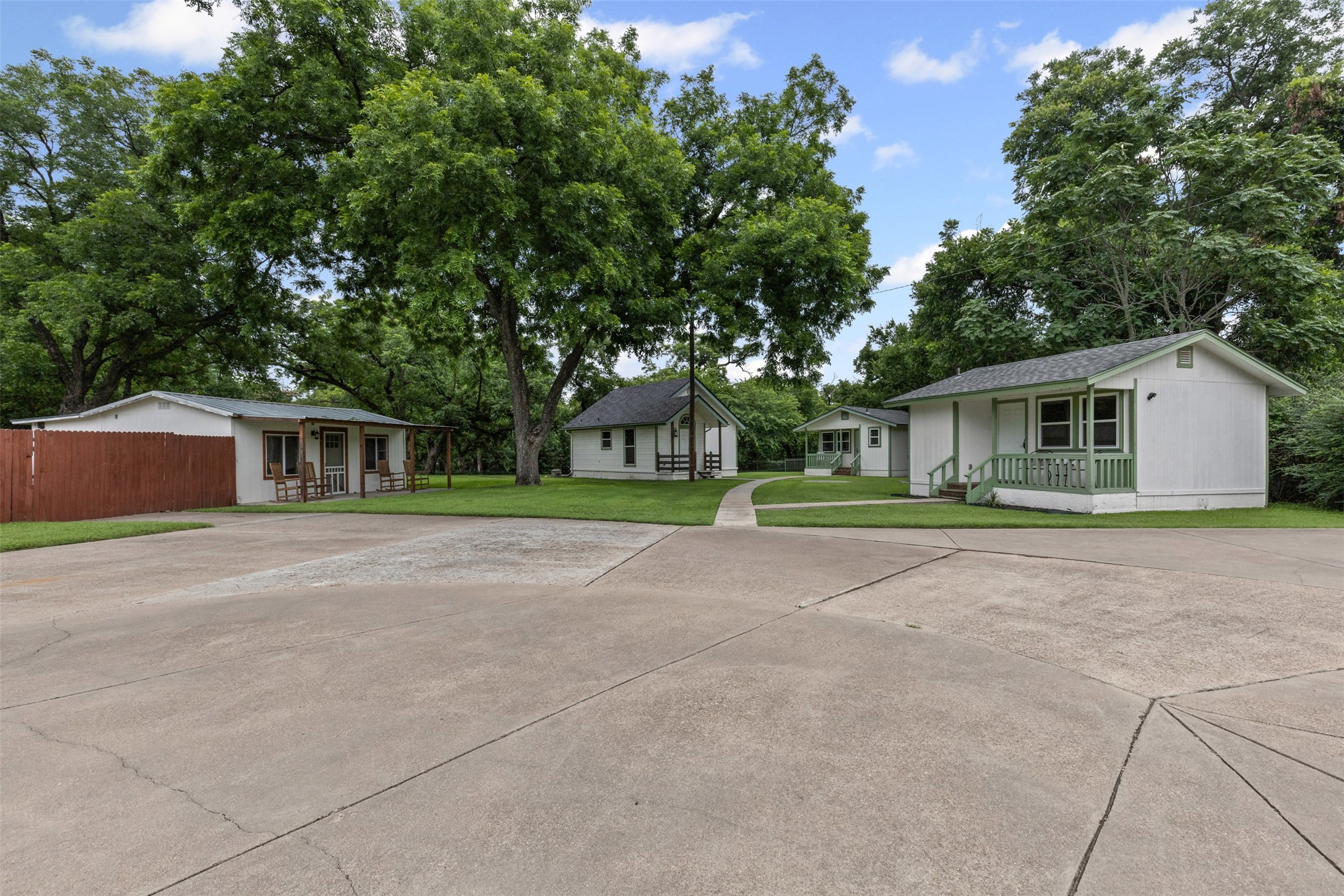 512 N Travis Street Granbury TX 76048