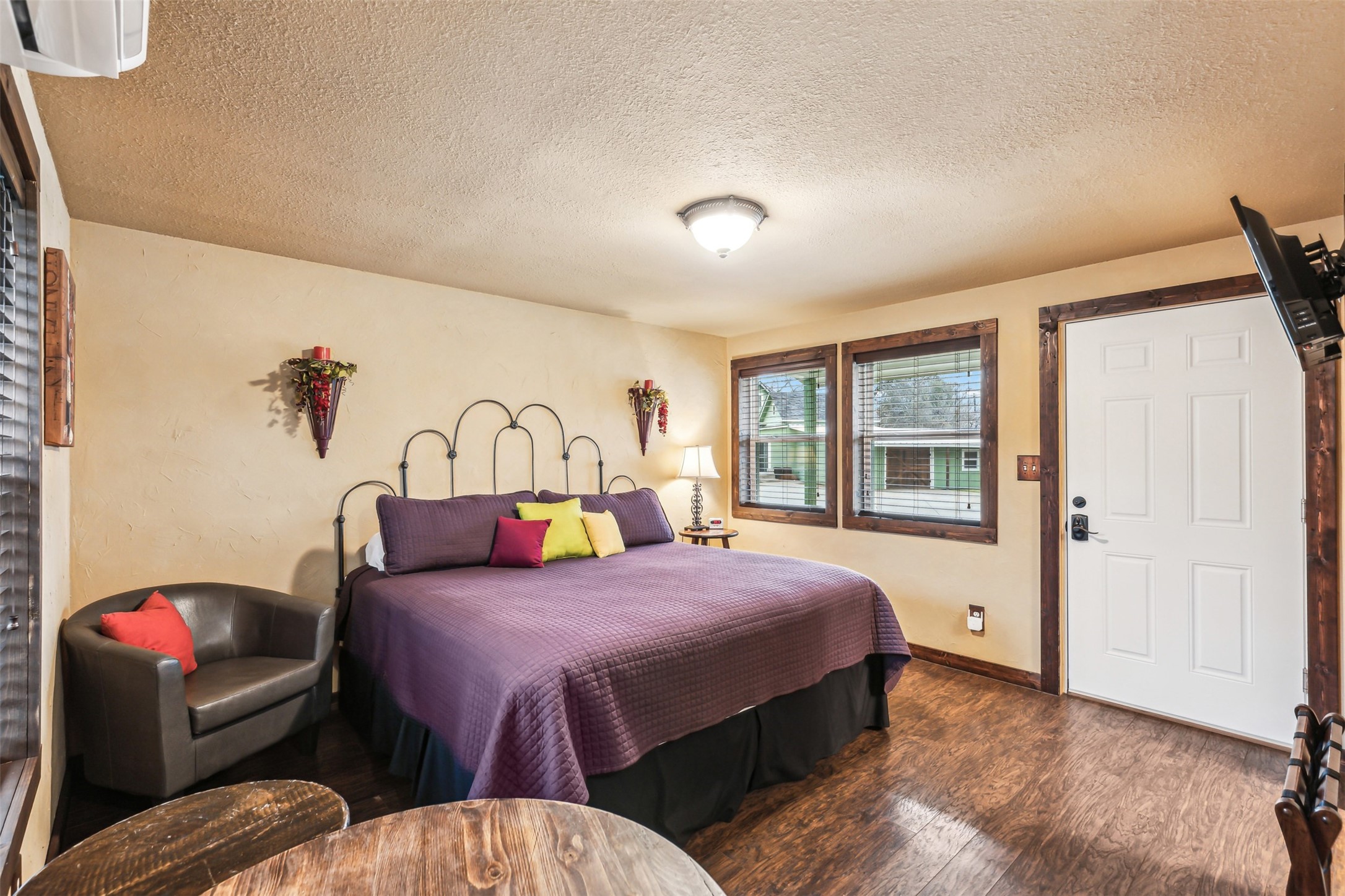 512 N Travis Street Granbury TX 76048