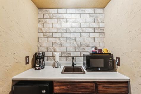 512 N Travis Street Granbury TX 76048