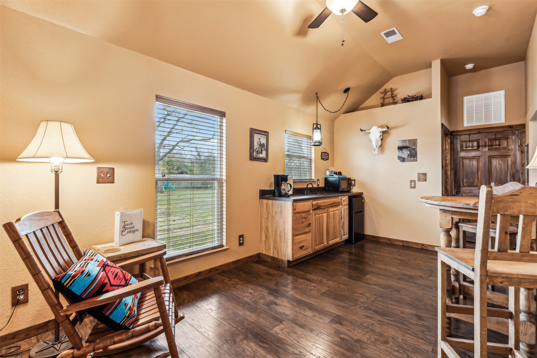 512 N Travis Street Granbury TX 76048