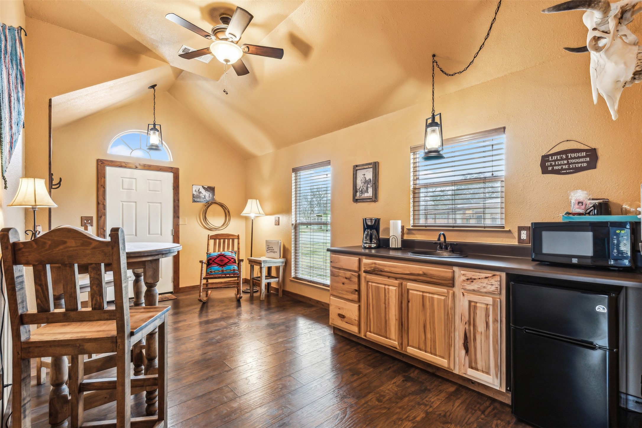 512 N Travis Street Granbury TX 76048