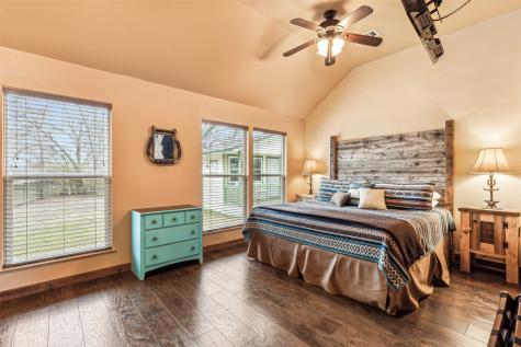 512 N Travis Street Granbury TX 76048